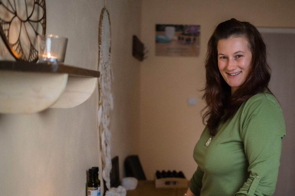 Masérka Nikola Švengrová, celotělové masáže Jihlava Dotek Niky, prožitkové masáže vycházející z ajurvédských masáží a tantrických masáží